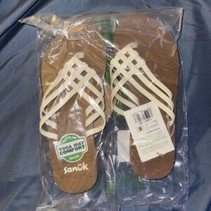 Sanuk Cream and Brown Strappy Sandals
